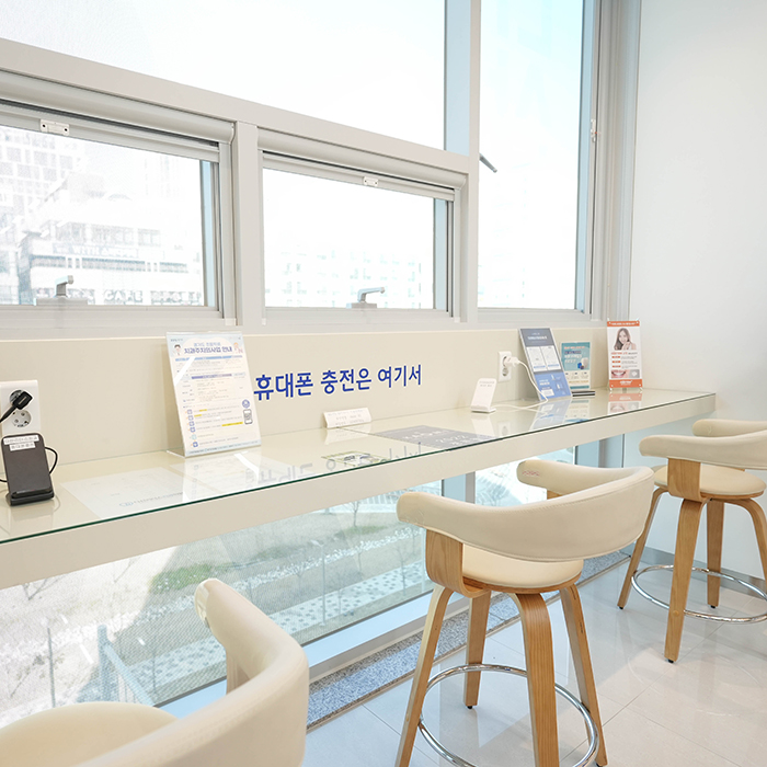 다산리더스치과 대기실
